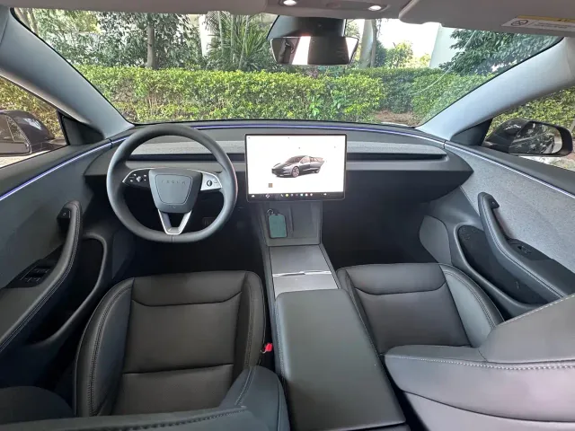 Tesla Model 3 — Фото автомобиля 16