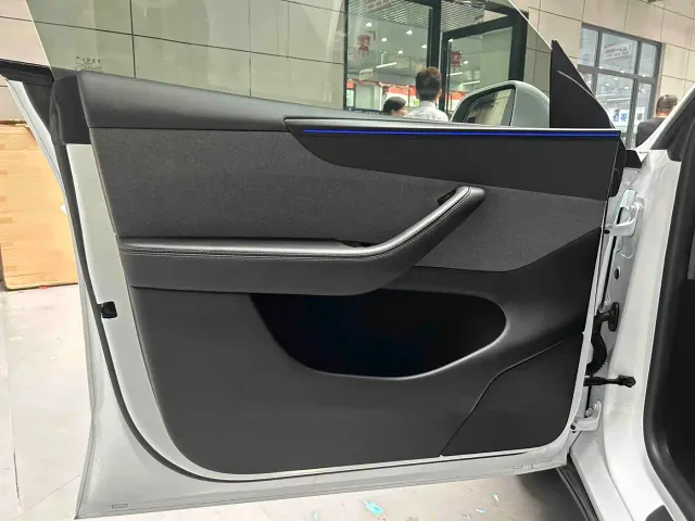 Tesla Model Y — Фото автомобиля 12