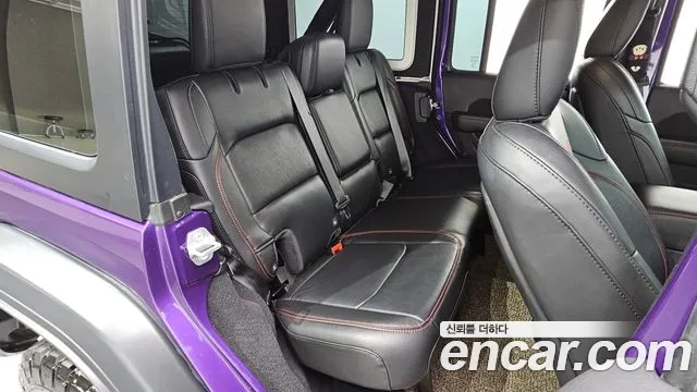 Jeep Wrangler — Фото автомобиля 17
