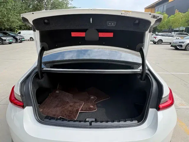 BMW i3 — Фото автомобиля 10