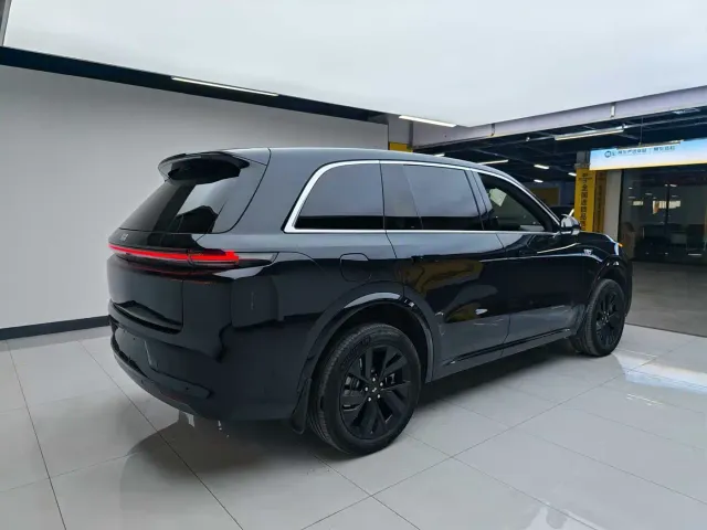 Li Auto L8 — Фото автомобиля 4