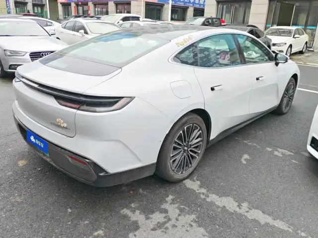 Geely Galaxy Xingyao 8 — Фото автомобиля 3