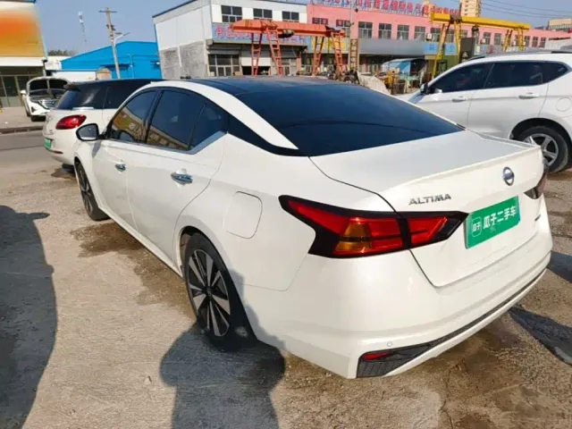 Nissan Teana — Фото автомобиля 4