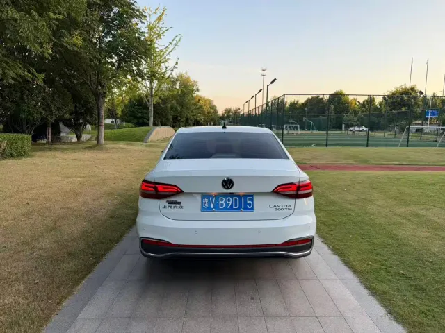 Volkswagen Lavida — Фото автомобиля 6