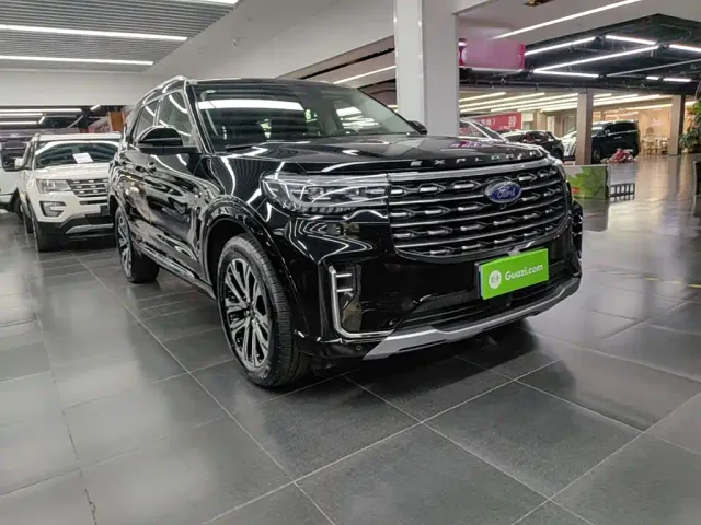 Ford Explorer — Фото автомобиля 3
