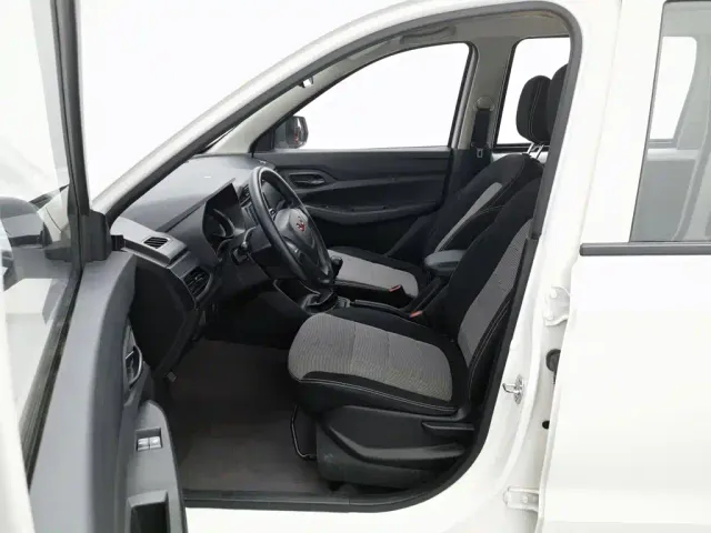 Wuling Hongguang — Фото автомобиля 10