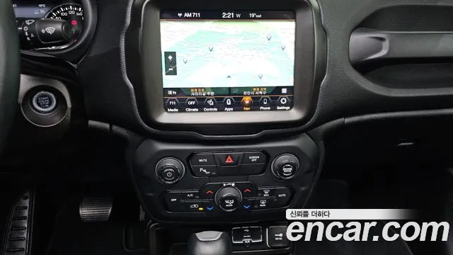 Jeep Renegade — Фото автомобиля 25