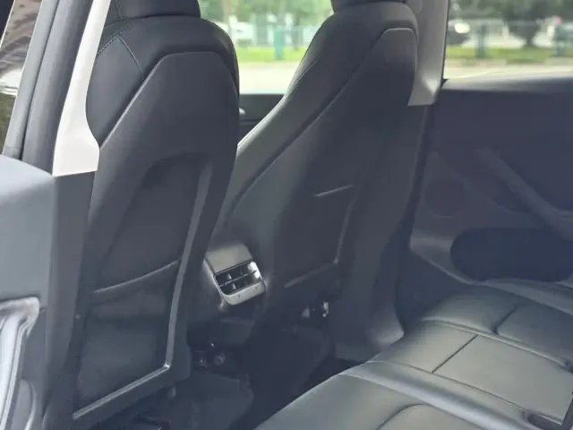 Tesla Model Y — Фото автомобиля 9