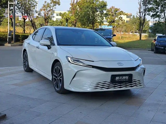 Toyota Camry — Фото автомобиля 2