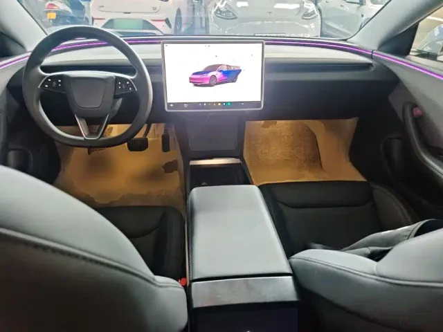 Tesla Model 3 — Фото автомобиля 5