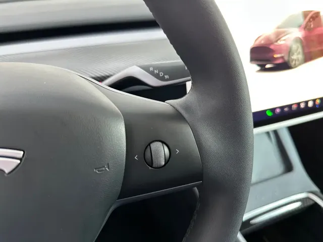 Tesla Model Y — Фото автомобиля 7
