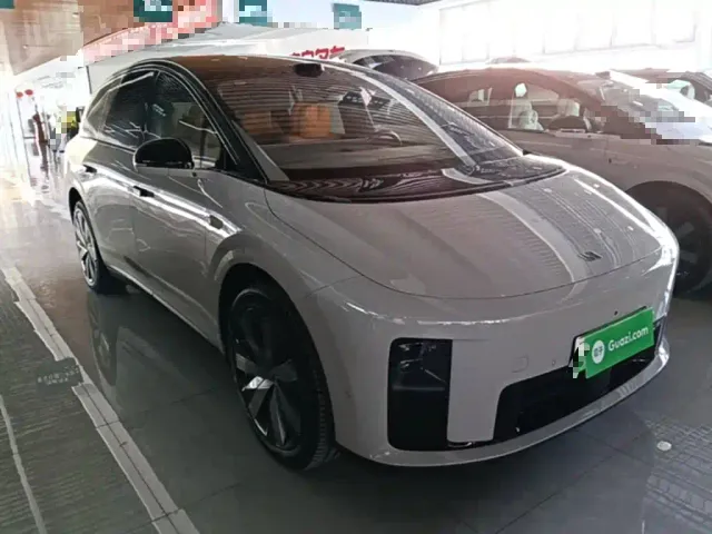 Li Auto i8 — Фото автомобиля 3