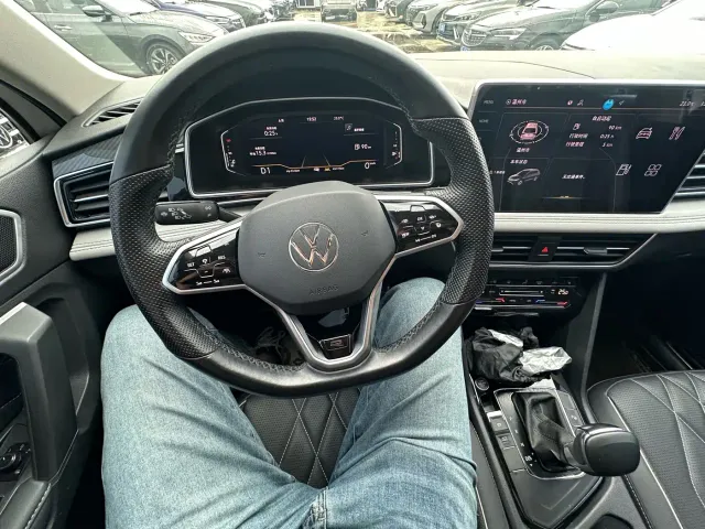 Volkswagen Tiguan L — Фото автомобиля 10