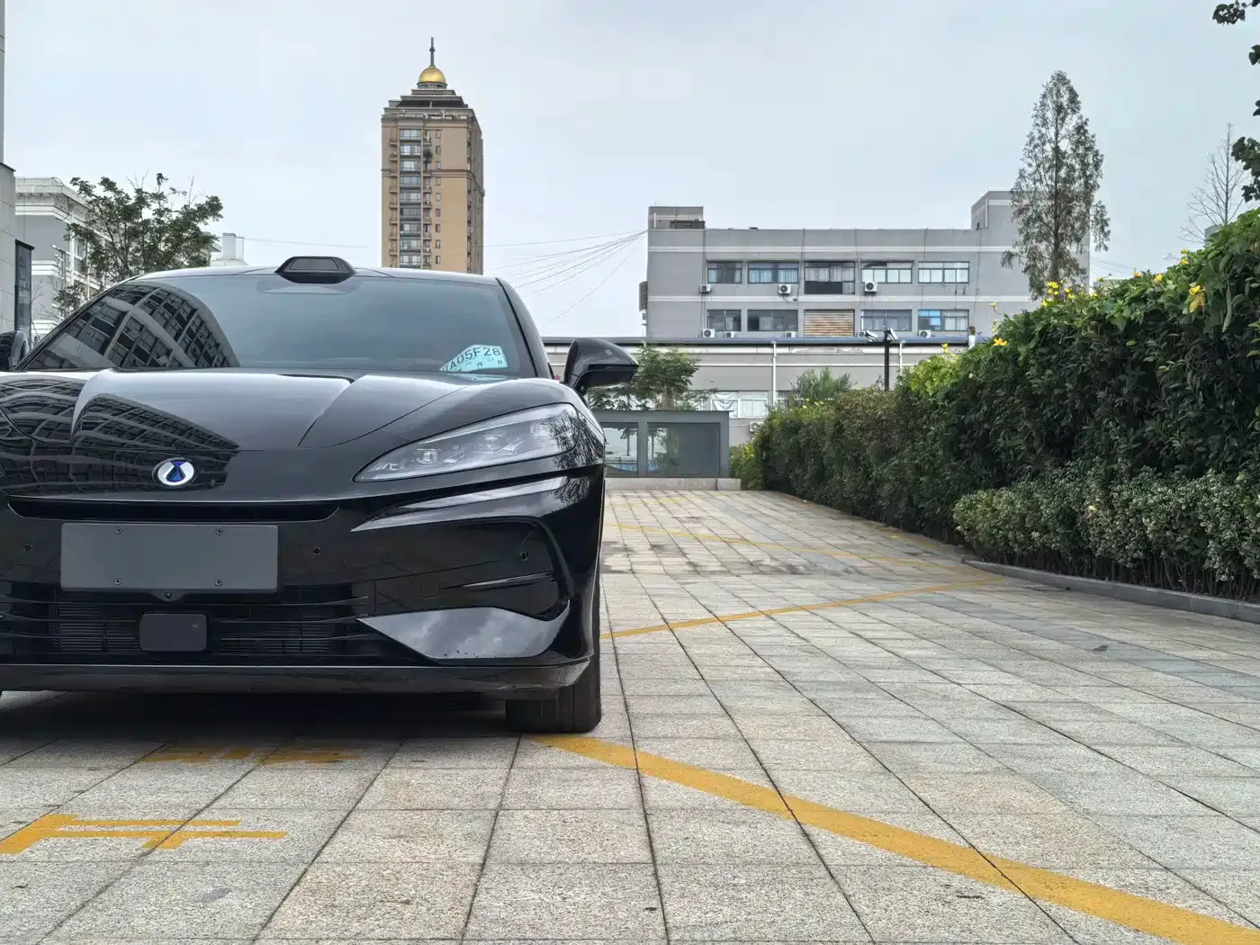 Denza Denza Z9GT 2026 Model Yi San Fang Flash Charge Honor Edition — Фото автомобиля 4