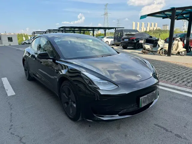 Tesla Model 3 — Фото автомобиля 3