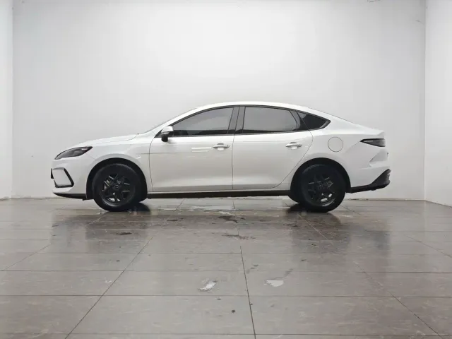 BYD Seal 05 DM-i — Фото автомобиля 10
