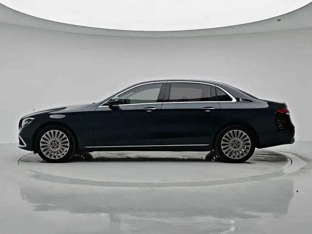 Mercedes-Benz E-Class — Фото автомобиля 3