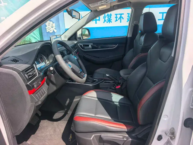 Forthing T5 — Фото автомобиля 5