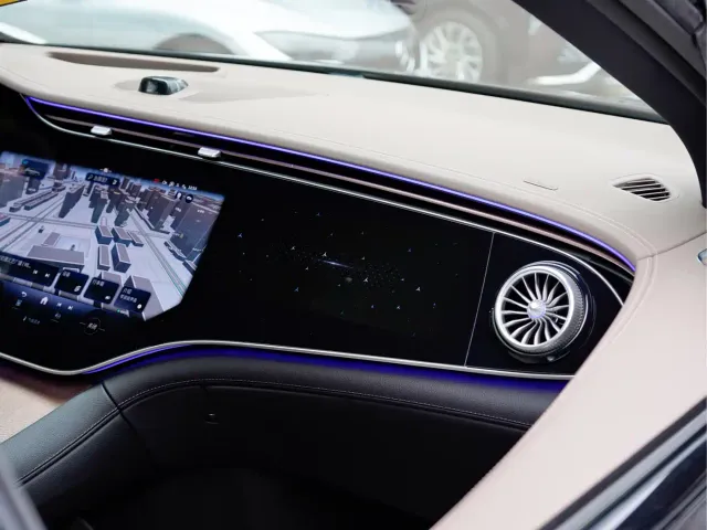 Mercedes-Benz EQE SUV — Фото автомобиля 13