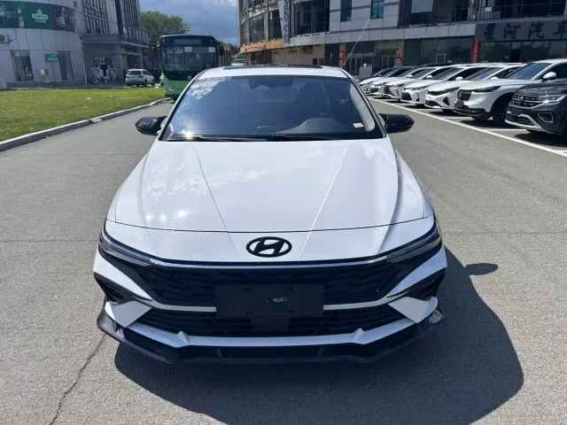 Hyundai Elantra — Фото автомобиля 3