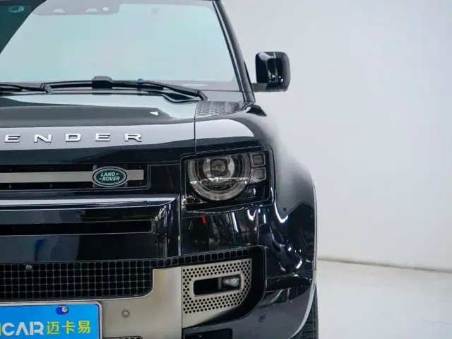 Land Rover Defender — Фото автомобиля 16