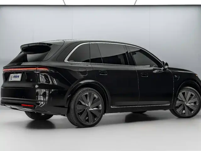 Li Auto L8 — Фото автомобиля 7