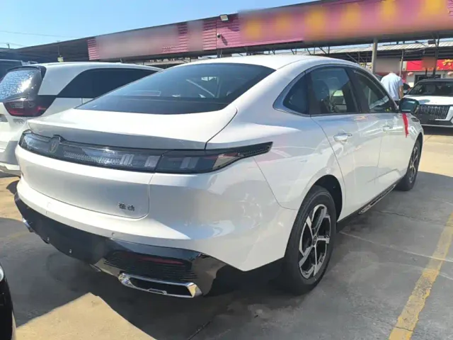 Changan Eado — Фото автомобиля 6