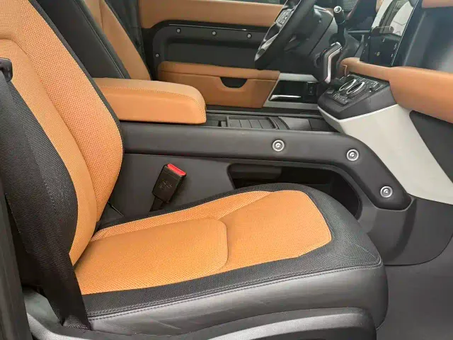 Land Rover Defender — Фото автомобиля 21