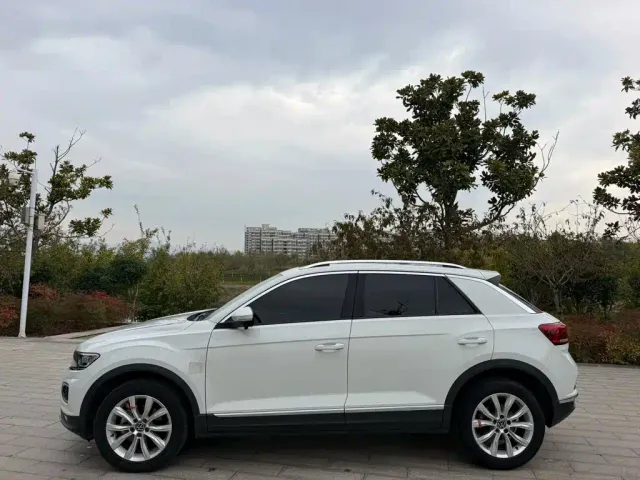 Volkswagen T-Roc — Фото автомобиля 2