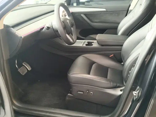 Tesla Model Y — Фото автомобиля 14
