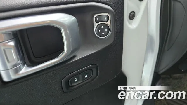Jeep Wrangler JL — Фото автомобиля 25