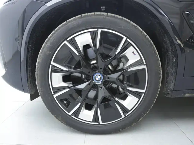 BMW iX3 — Фото автомобиля 18