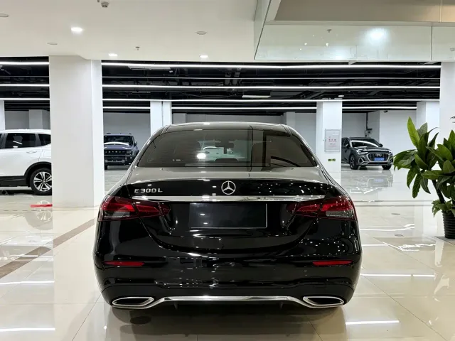 Mercedes-Benz E-Class — Фото автомобиля 8
