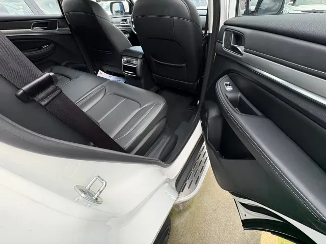 Roewe RX8 — Фото автомобиля 12