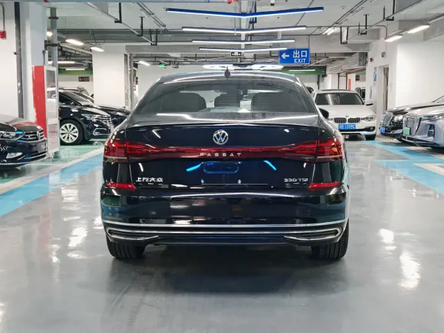 Volkswagen Passat — Фото автомобиля 16