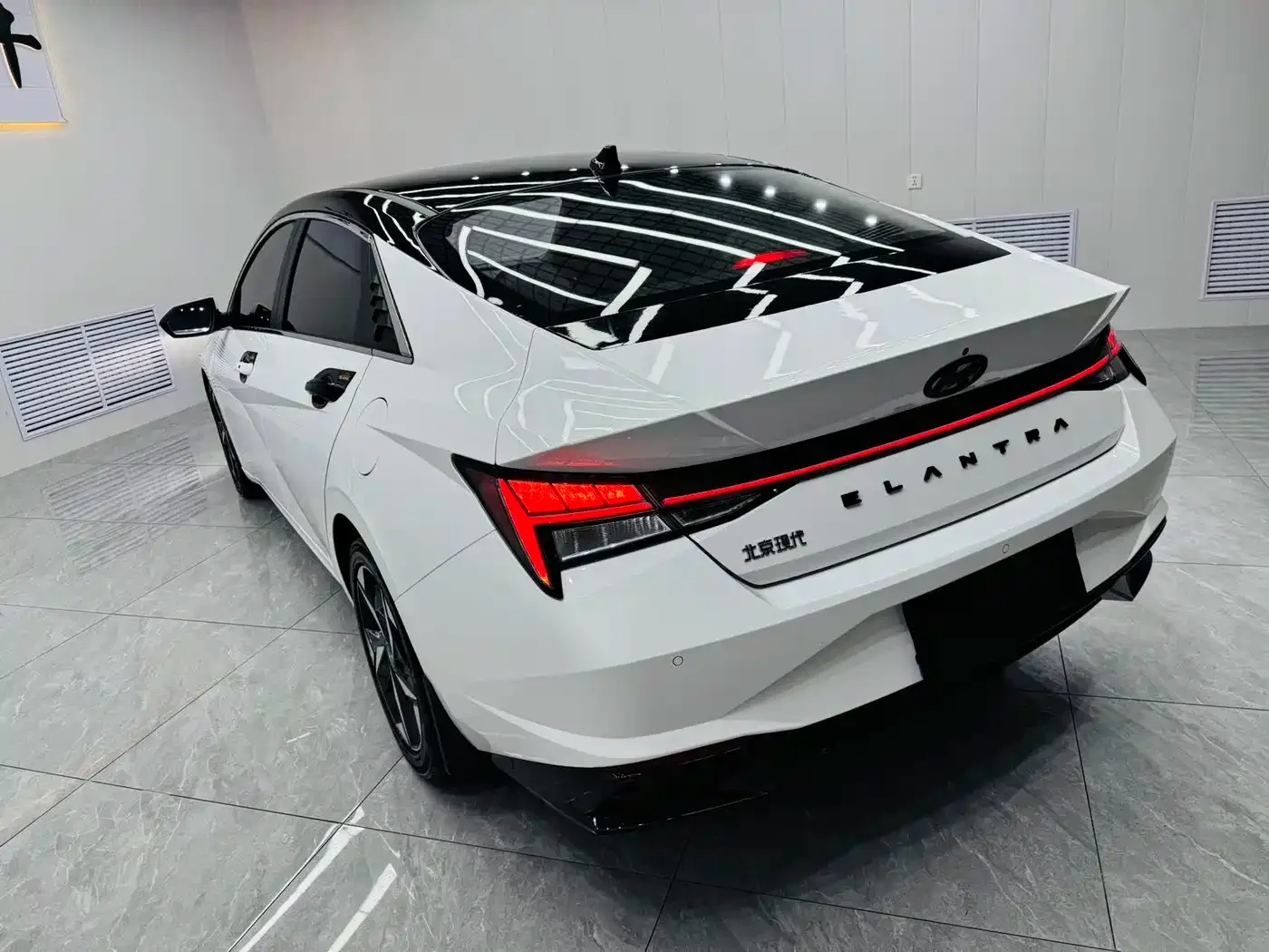 Hyundai Elantra 2022 1.5L CVT LUX Premium Edition — Фото автомобиля 6