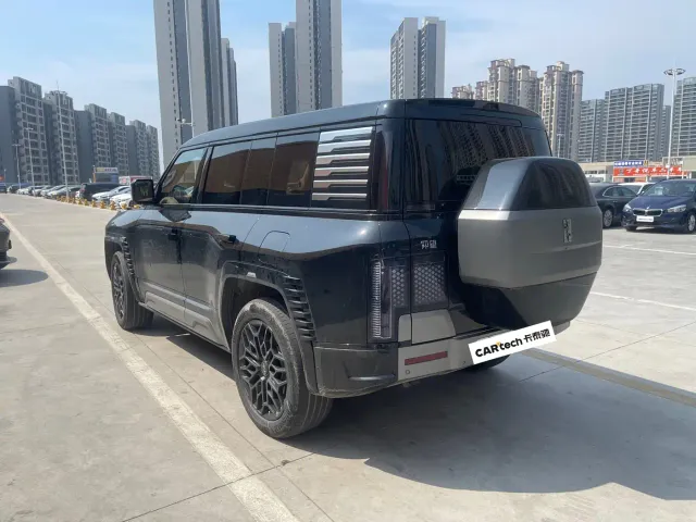 BYD U8 — Фото автомобиля 12