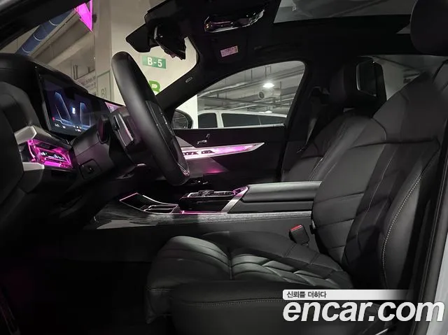 BMW i7 G70 — Фото автомобиля 10