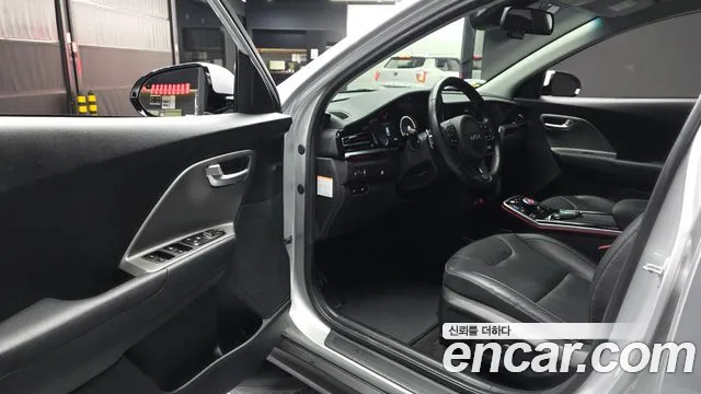 Kia Niro — Фото автомобиля 10