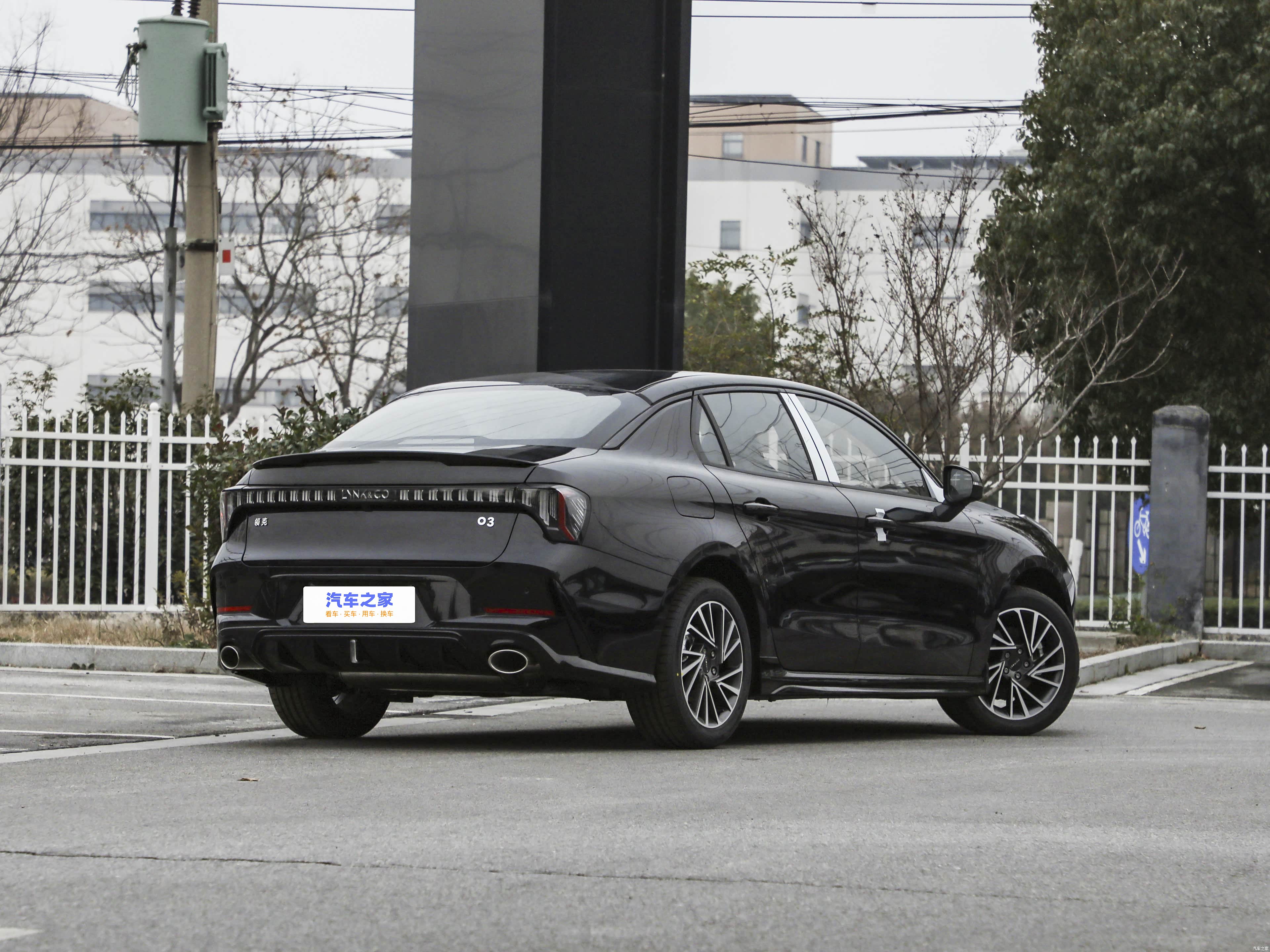Lynk & Co 03 — Фото автомобиля 2