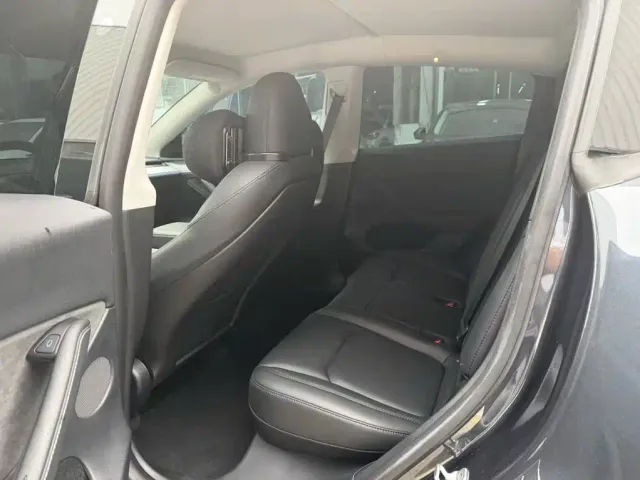 Tesla Model Y 2024 Long Range AWD — Фото автомобиля 8