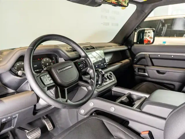 Land Rover Defender — Фото автомобиля 6