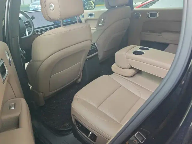 Li Auto L7 — Фото автомобиля 11