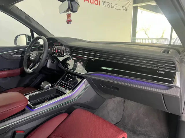Audi SQ7 — Фото автомобиля 15