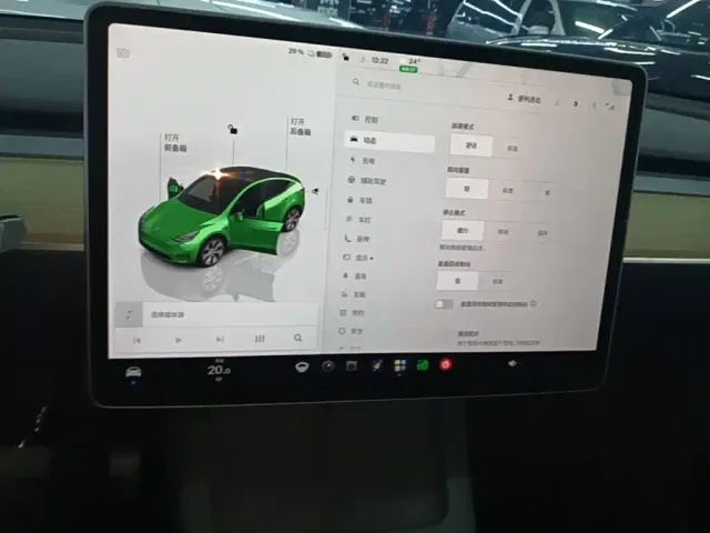 Tesla Model Y — Фото автомобиля 12