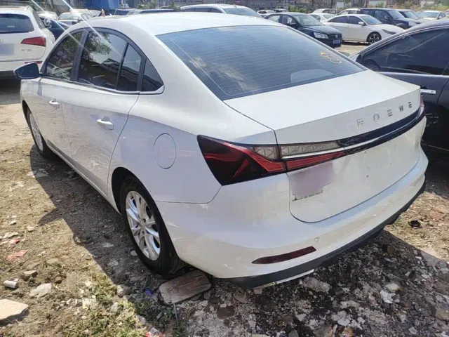 Roewe i5 — Фото автомобиля 4