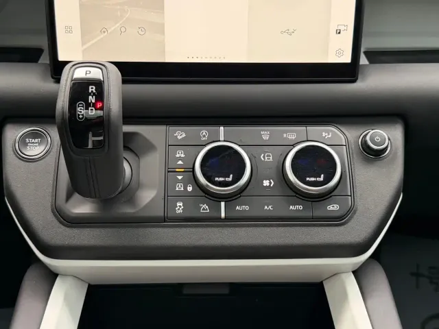 Land Rover Defender — Фото автомобиля 11