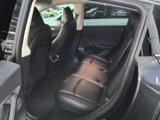 Tesla Model Y — Фото автомобиля 16