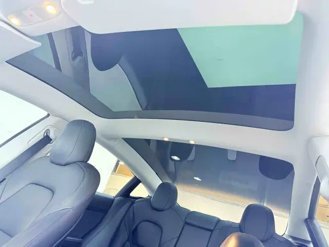Tesla Model 3 — Фото автомобиля 15