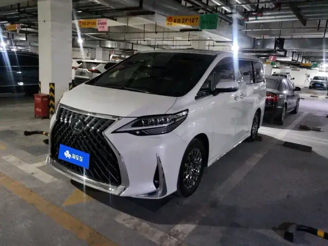 Фотография автомобиля — Lexus LM